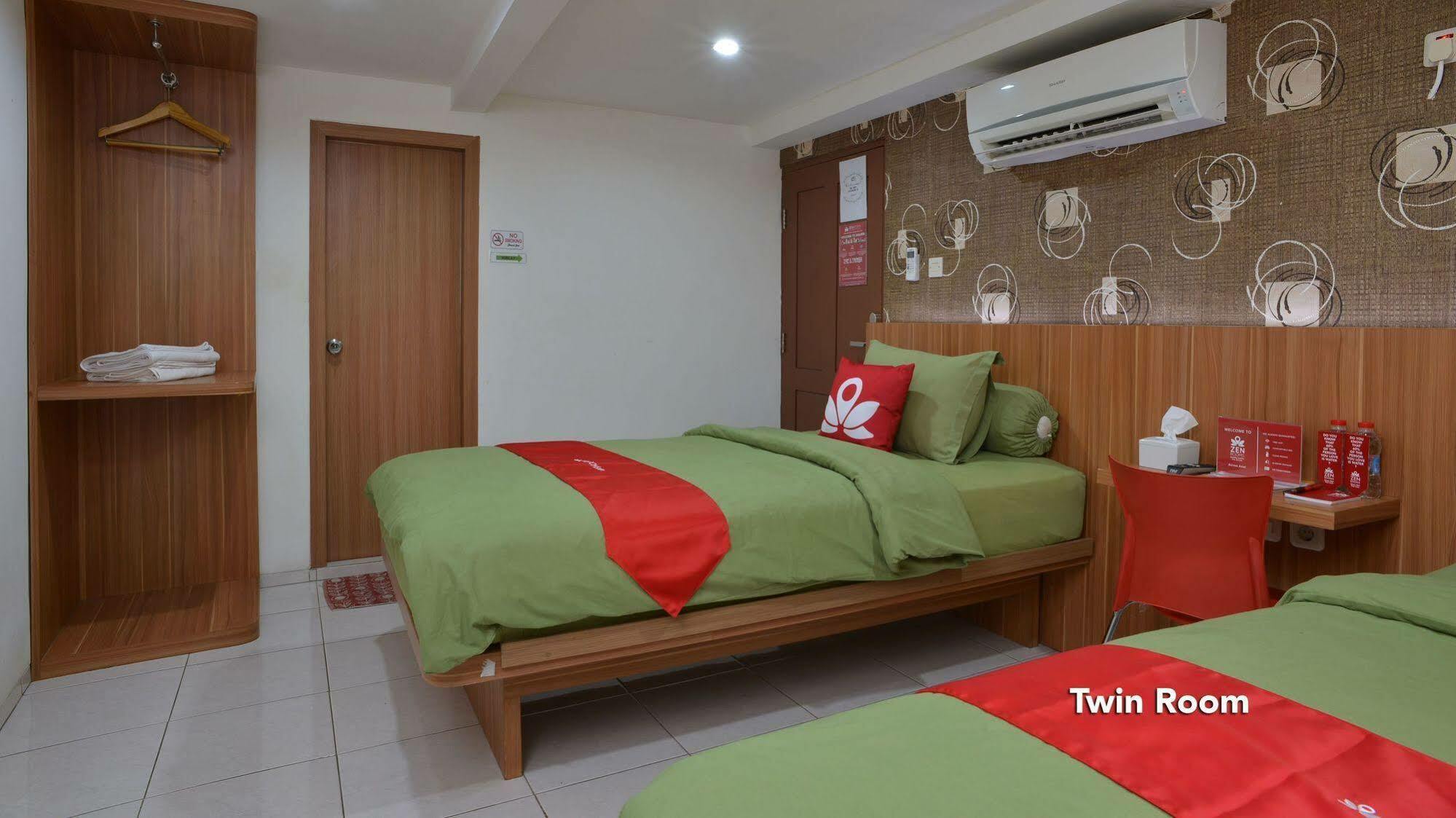 Apple Near Sarinah Mitra Reddoorz 2* Jakarta
