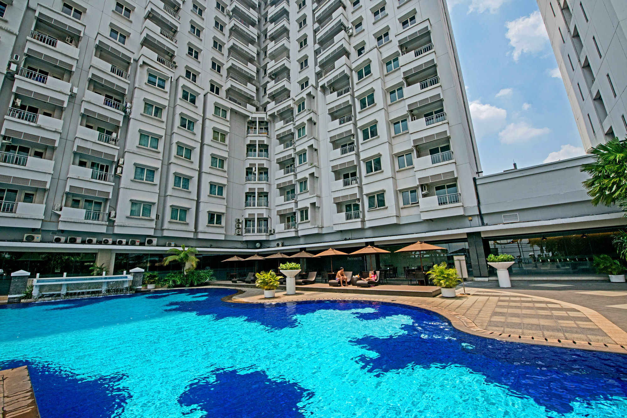 Grand Whiz Poins Simatupang Jakarta Hotel