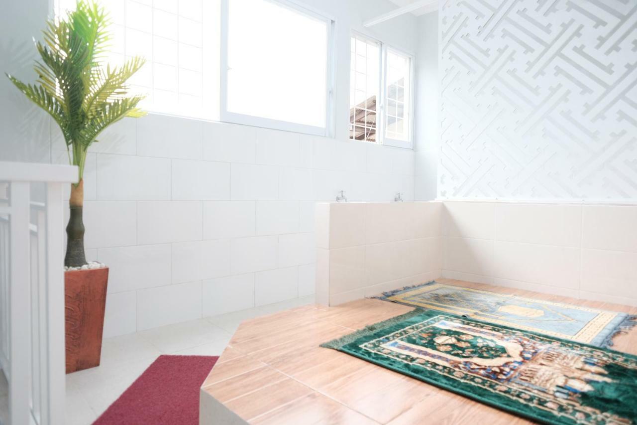 Reddoorz Syariah Near Siloam Hospital Kebon Jeruk
