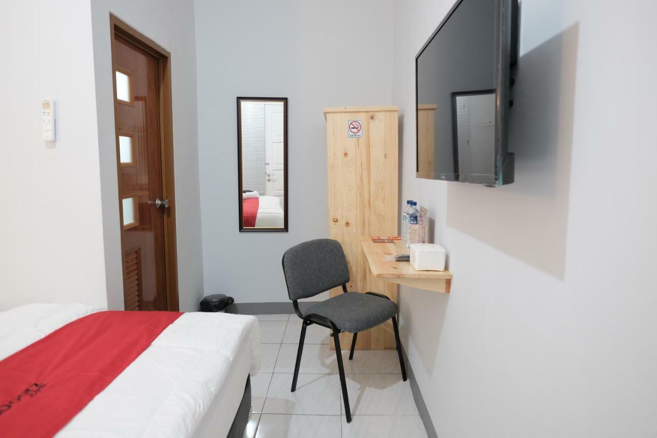 Guest house Reddoorz Syariah Near Siloam Hospital Kebon Jeruk Jakarta