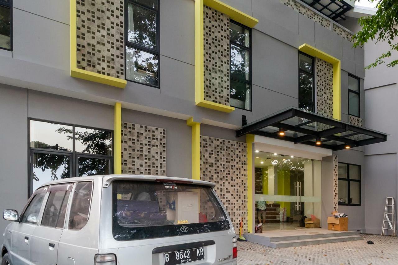 Hotel Reddoorz Near Senayan 3*