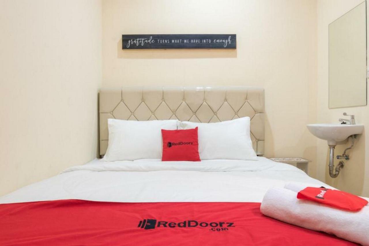 Reddoorz At Tebet Barat 2 2*