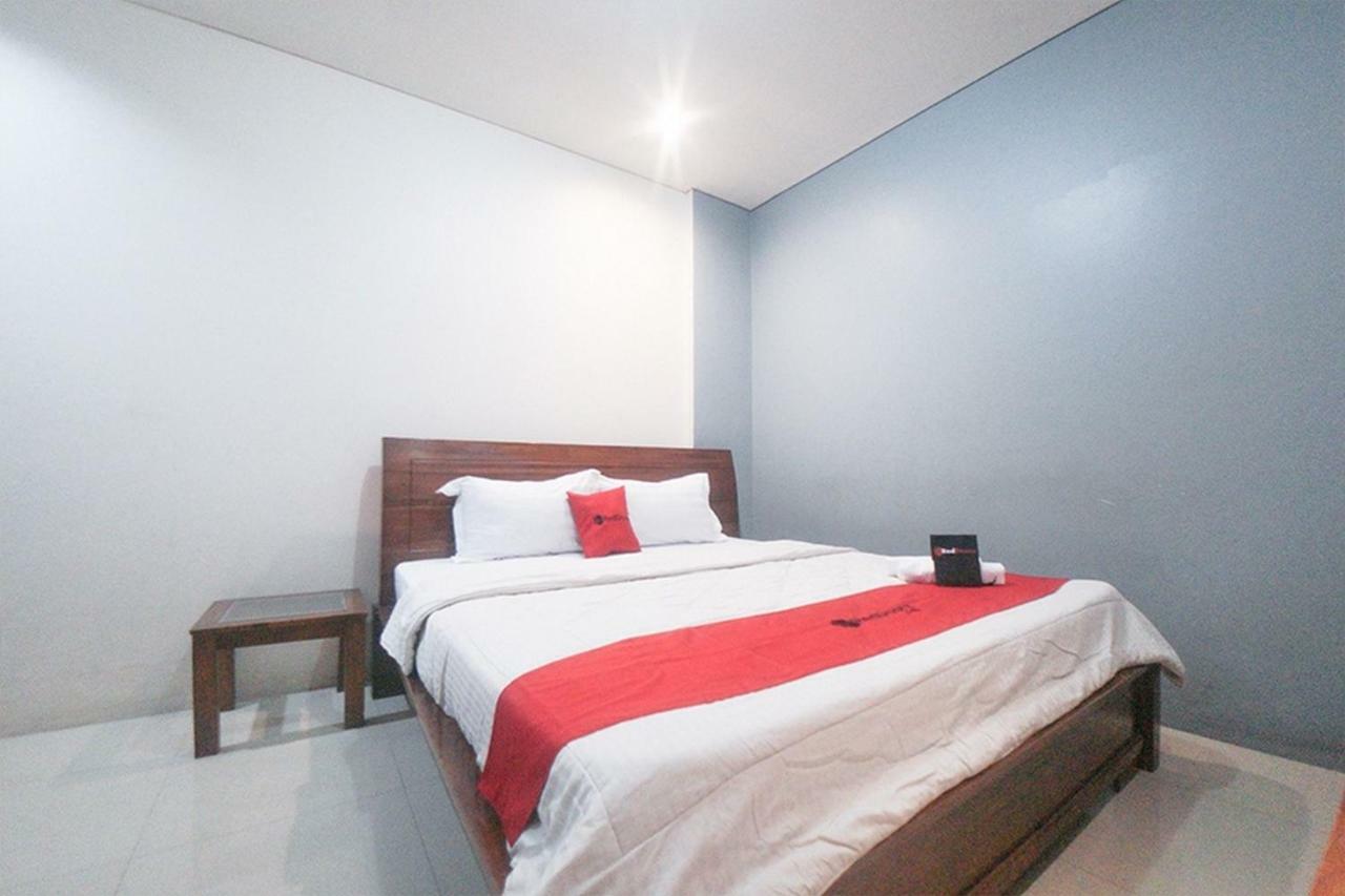 Guest house Reddoorz Near Pramuka Square Mall 3*