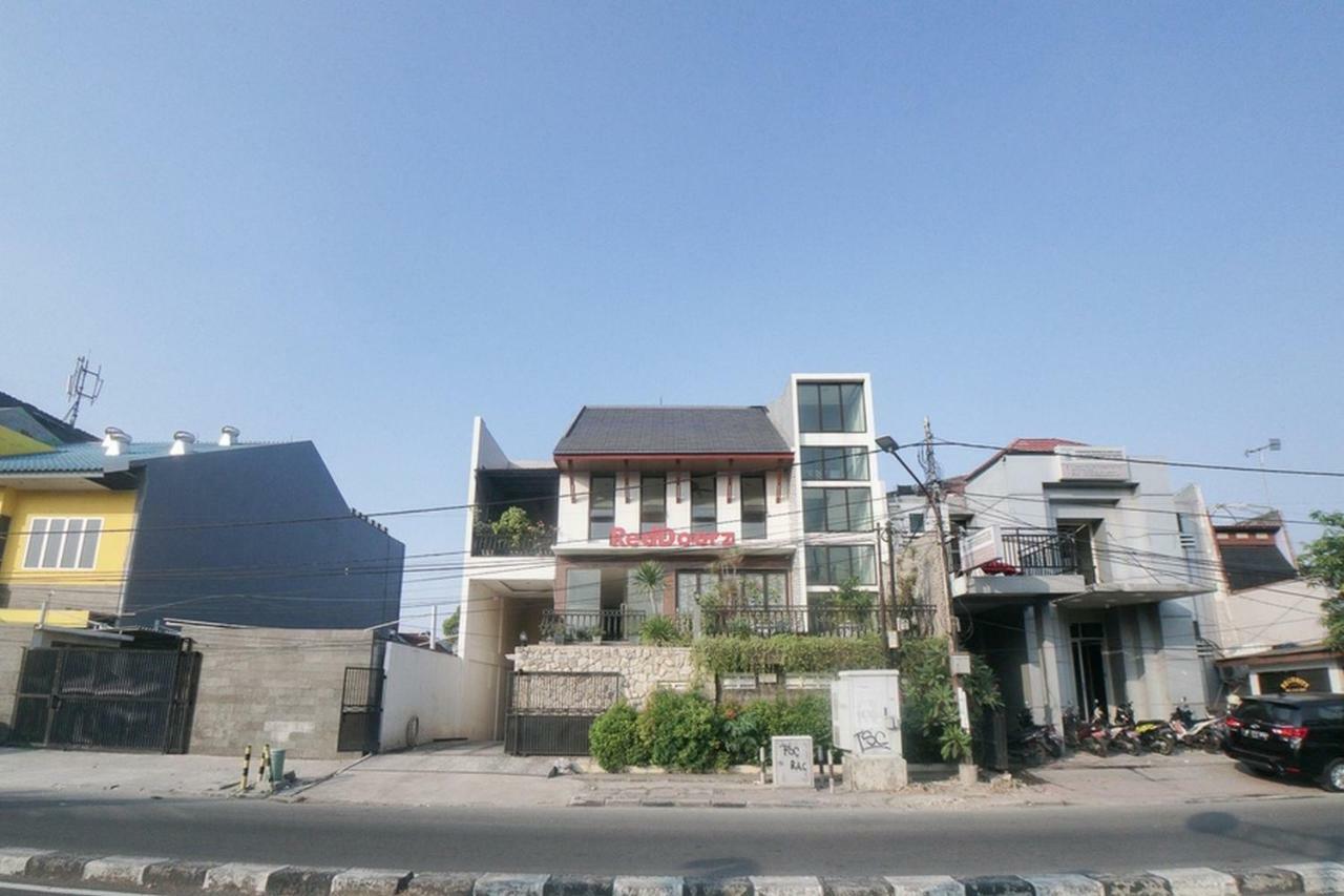Guest house Reddoorz Near Pramuka Square Mall 3*