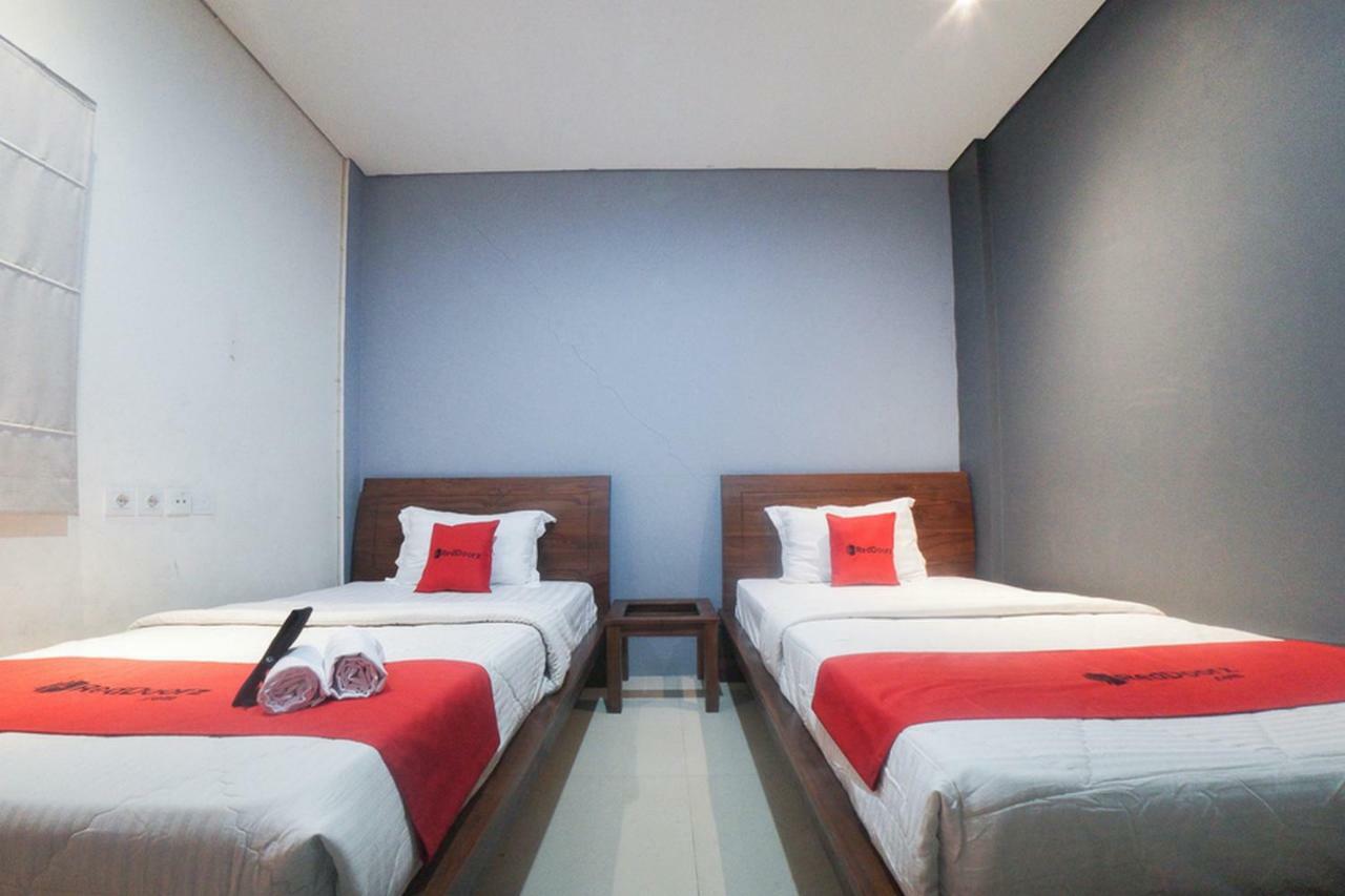 Reddoorz Near Pramuka Square Mall Jakarta
