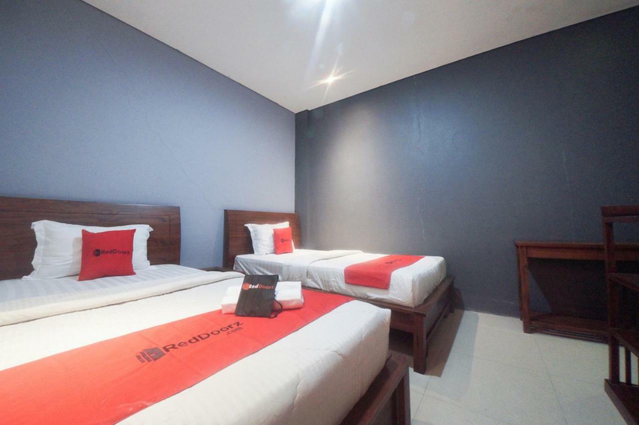 Reddoorz Near Pramuka Square Mall Guest house 3*