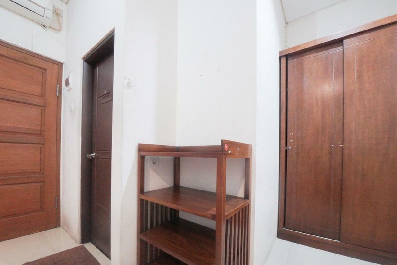 Guest house Reddoorz Near Pramuka Square Mall Jakarta