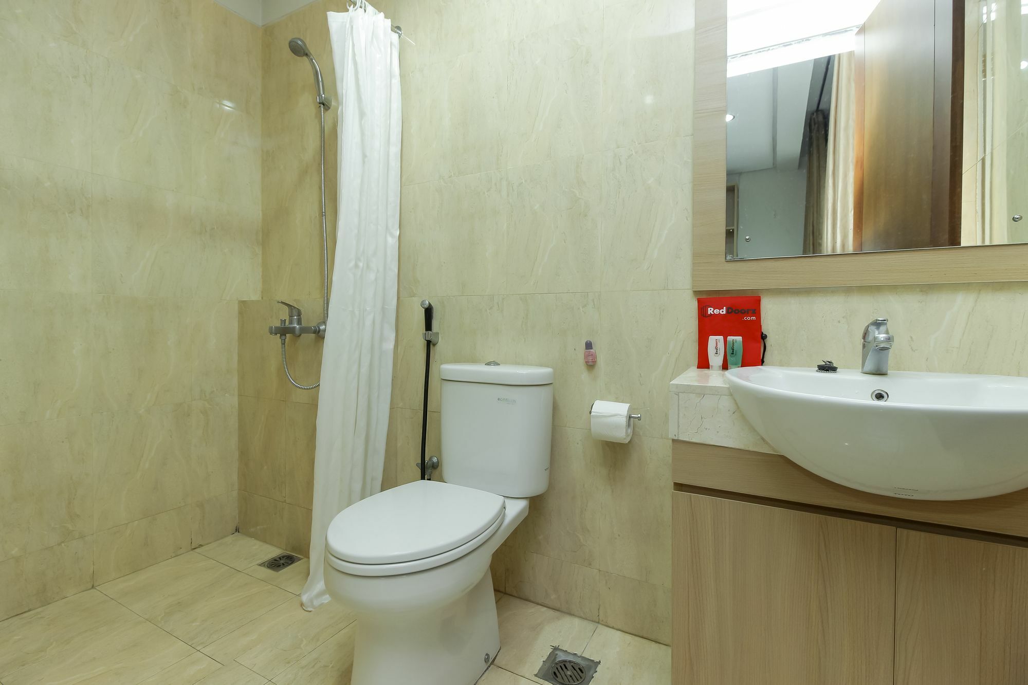 Guest house Reddoorz @ Patal Senayan 4