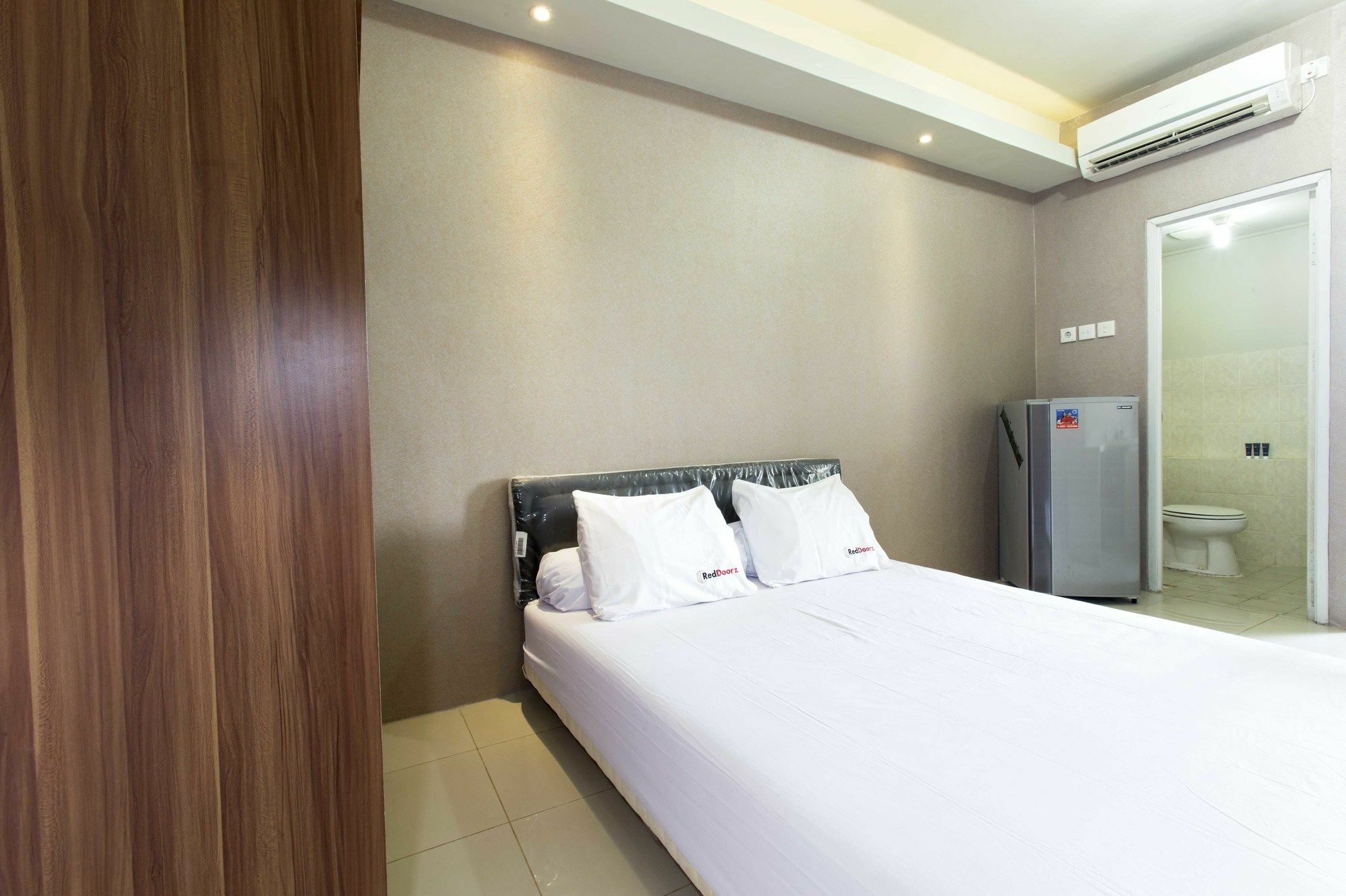 Reddoorz @ Pegangsaan Kelapa Gading Apartment *
