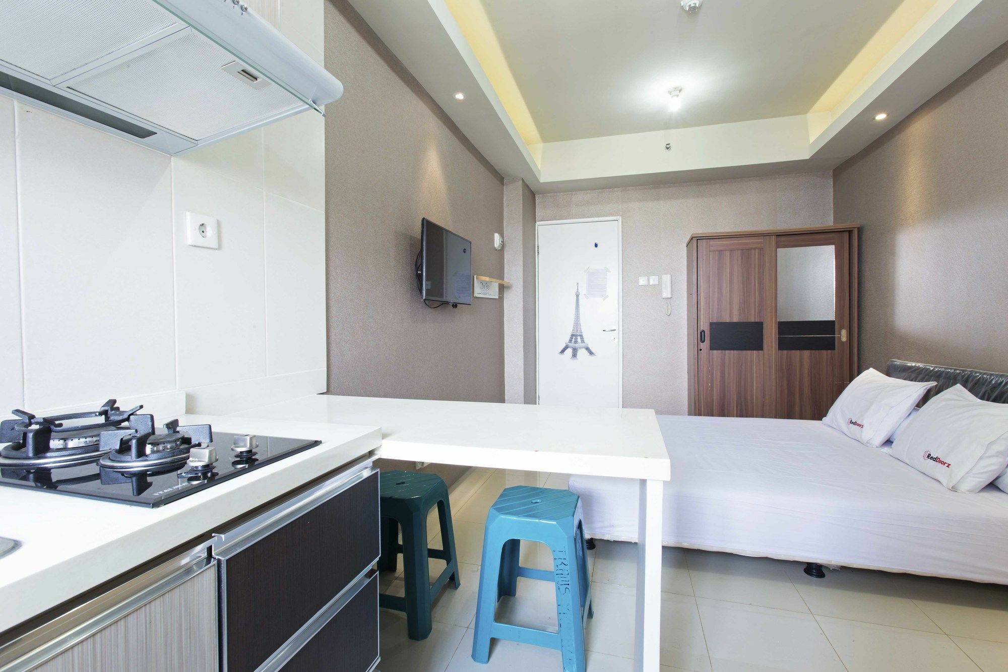 Reddoorz @ Pegangsaan Kelapa Gading Apartment *