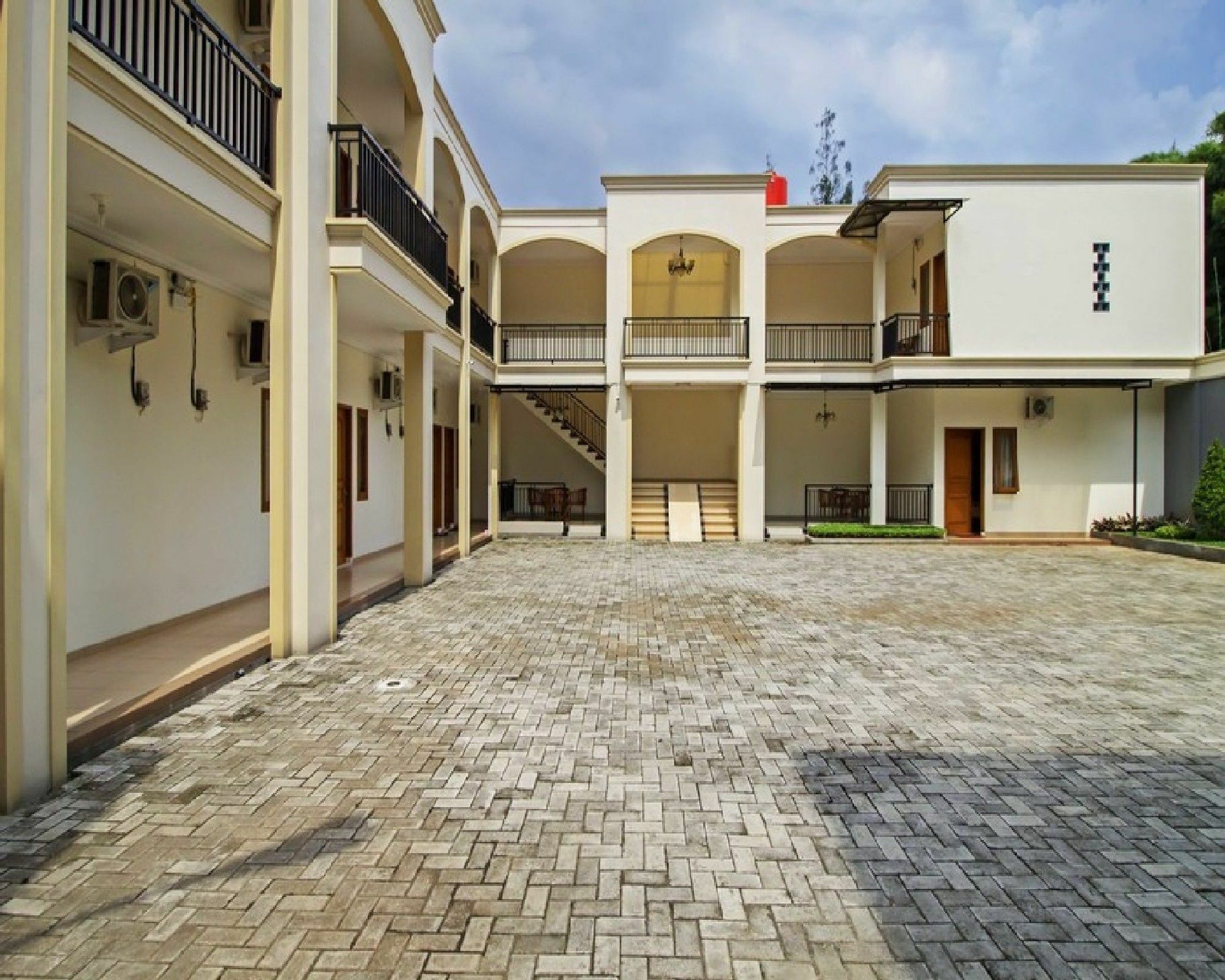 Reddoorz Syariah Near Mercu Buana Guest house Jakarta