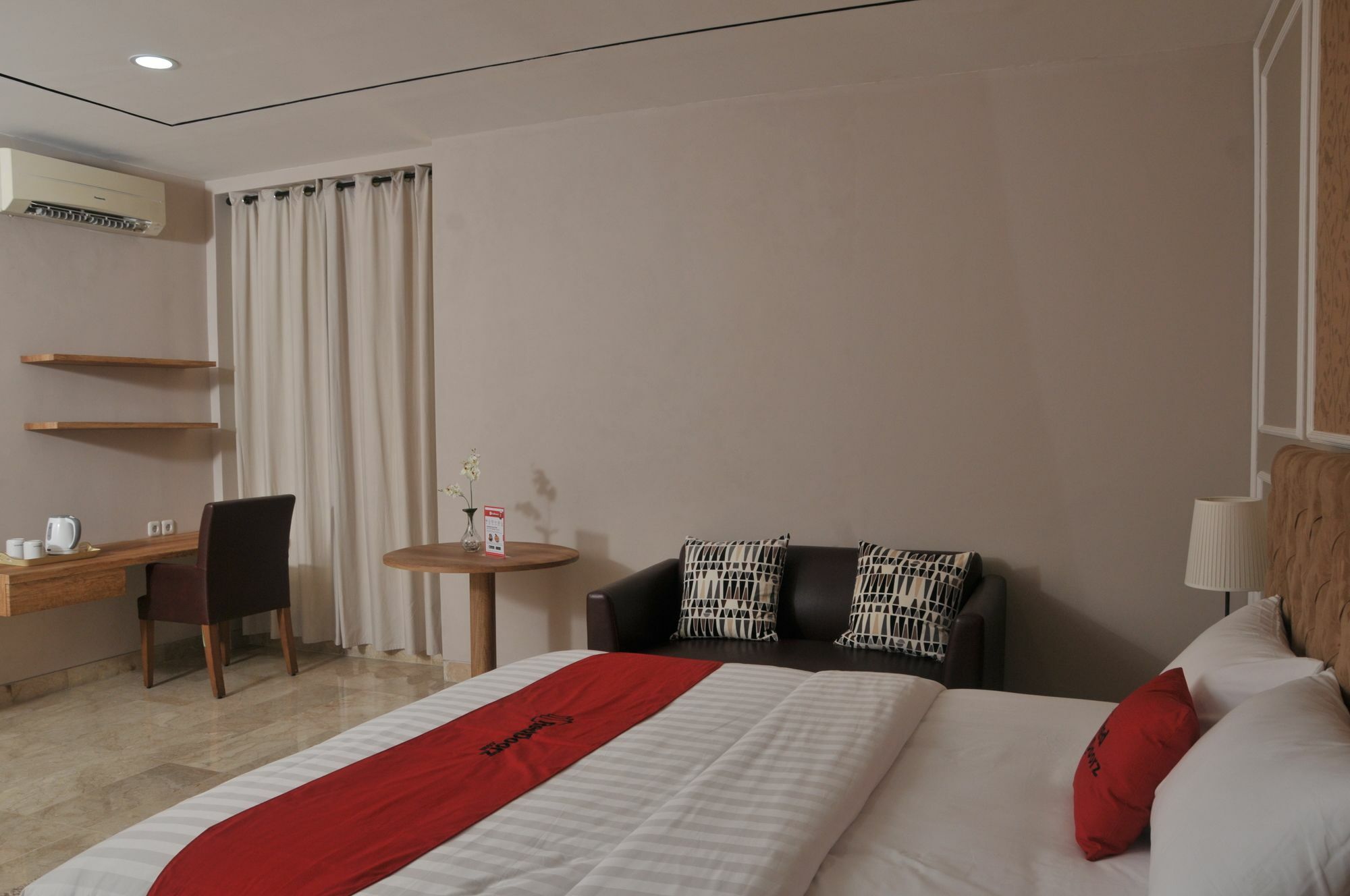 Reddoorz Premium Near Rs Indah Guest house Jakarta