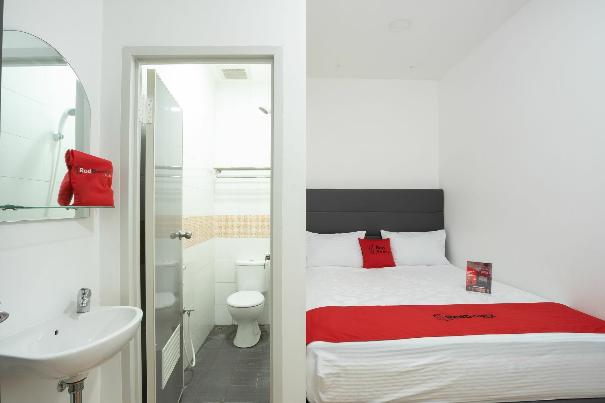 Guest house Reddoorz @ Danau Sunter Utara Jakarta