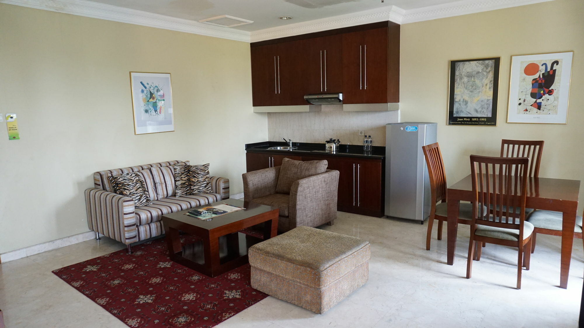 Roosseno Plaza Serviced Apartment * Jacarta
