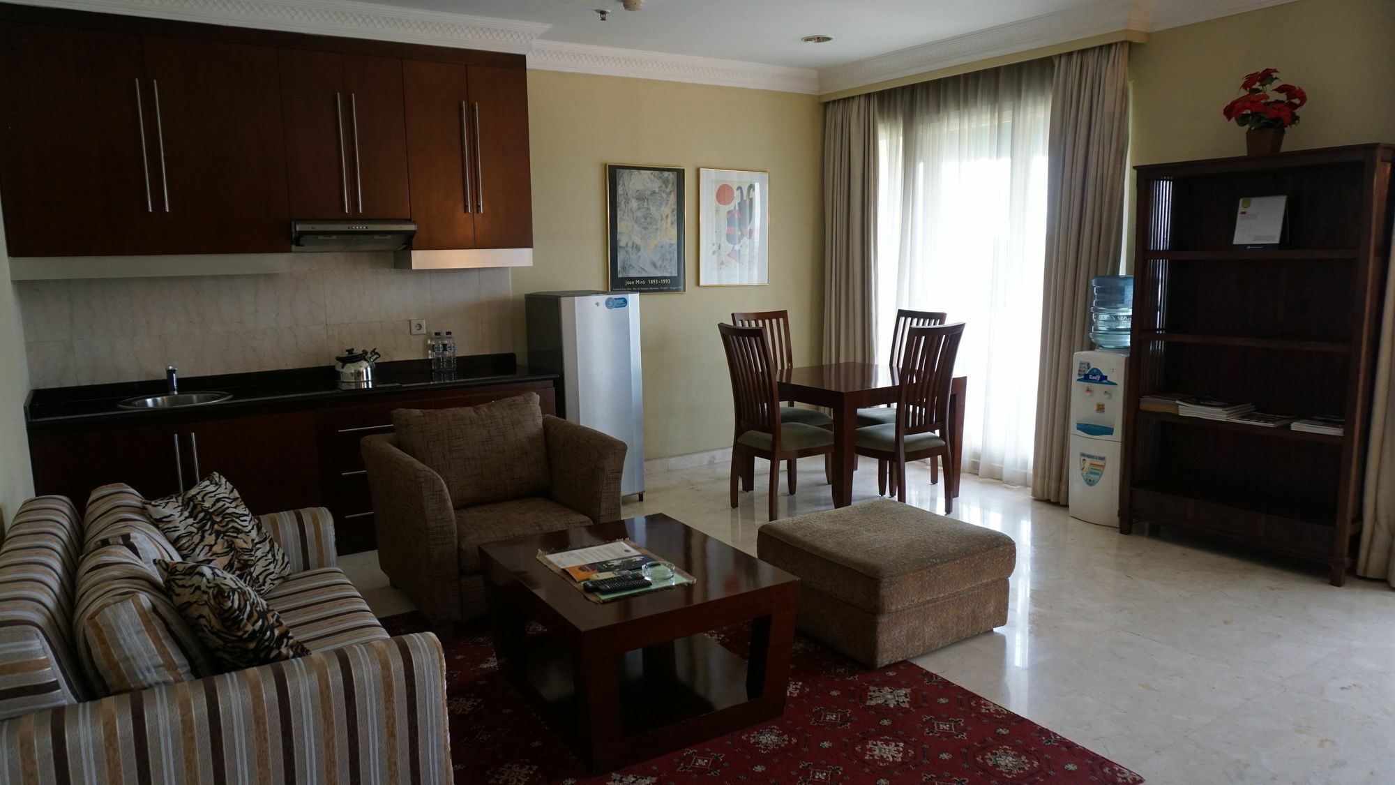 Roosseno Plaza Serviced Apartment Apartamento *