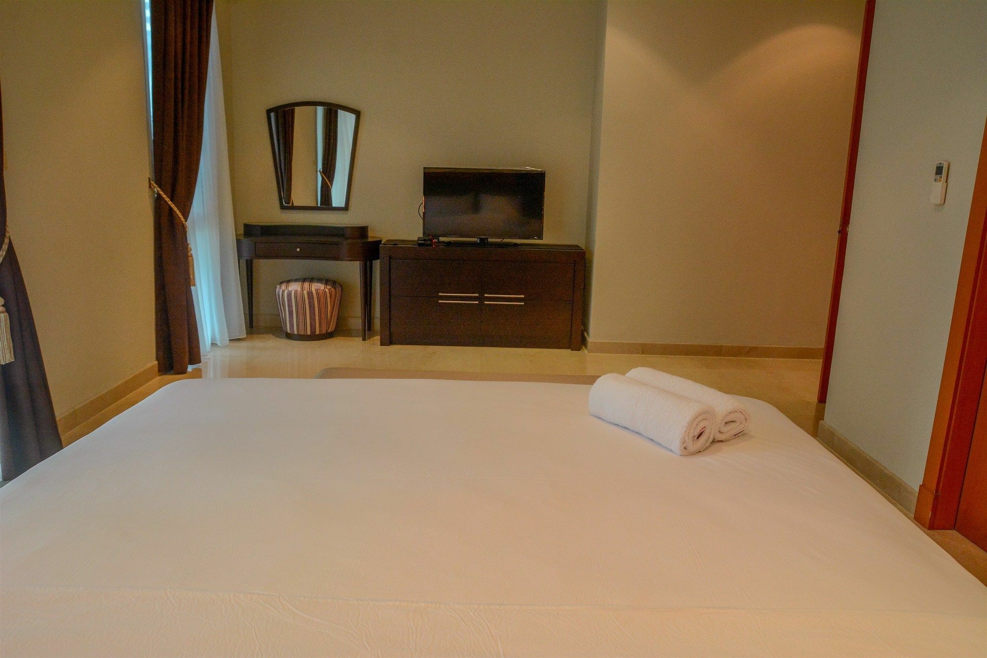 3 Bedrooms Premium Sudirman By Travelio Apartment Jakarta