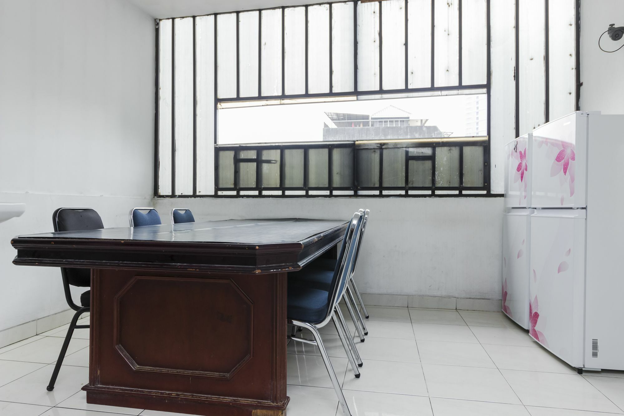 Reddoorz @ Pasar Baru Guest house