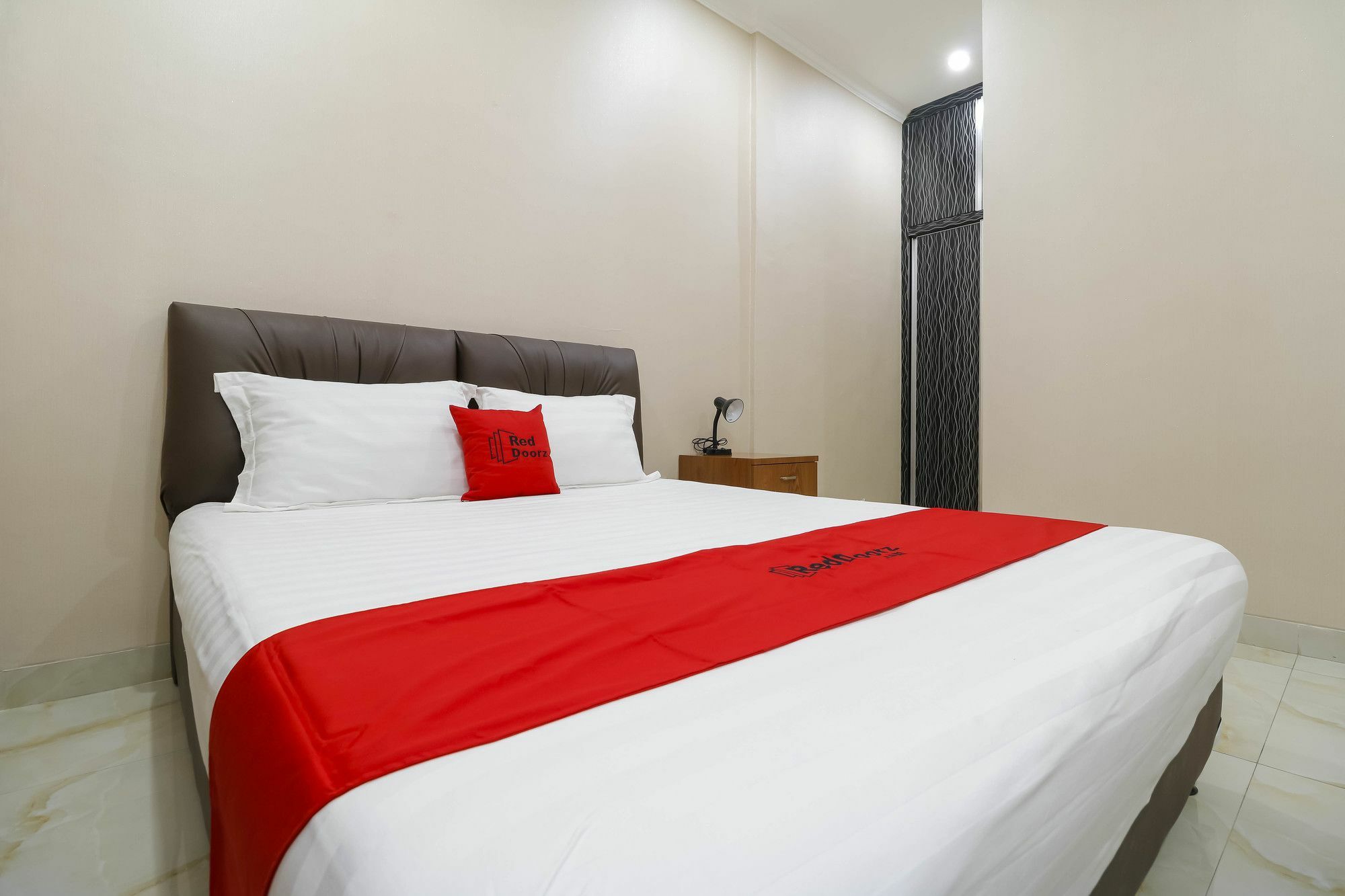 Reddoorz Syariah Near Dharmawangsa 3*