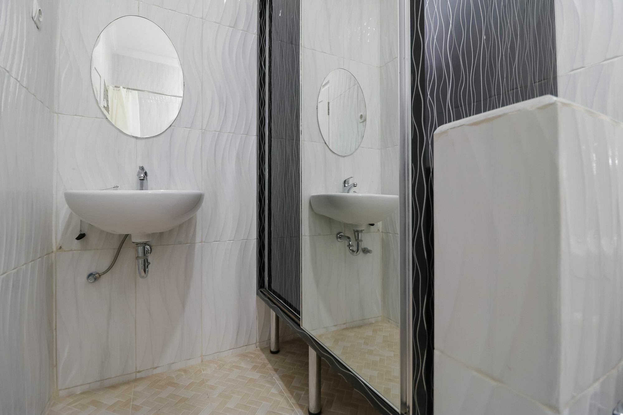 Guest house Reddoorz Syariah Near Dharmawangsa