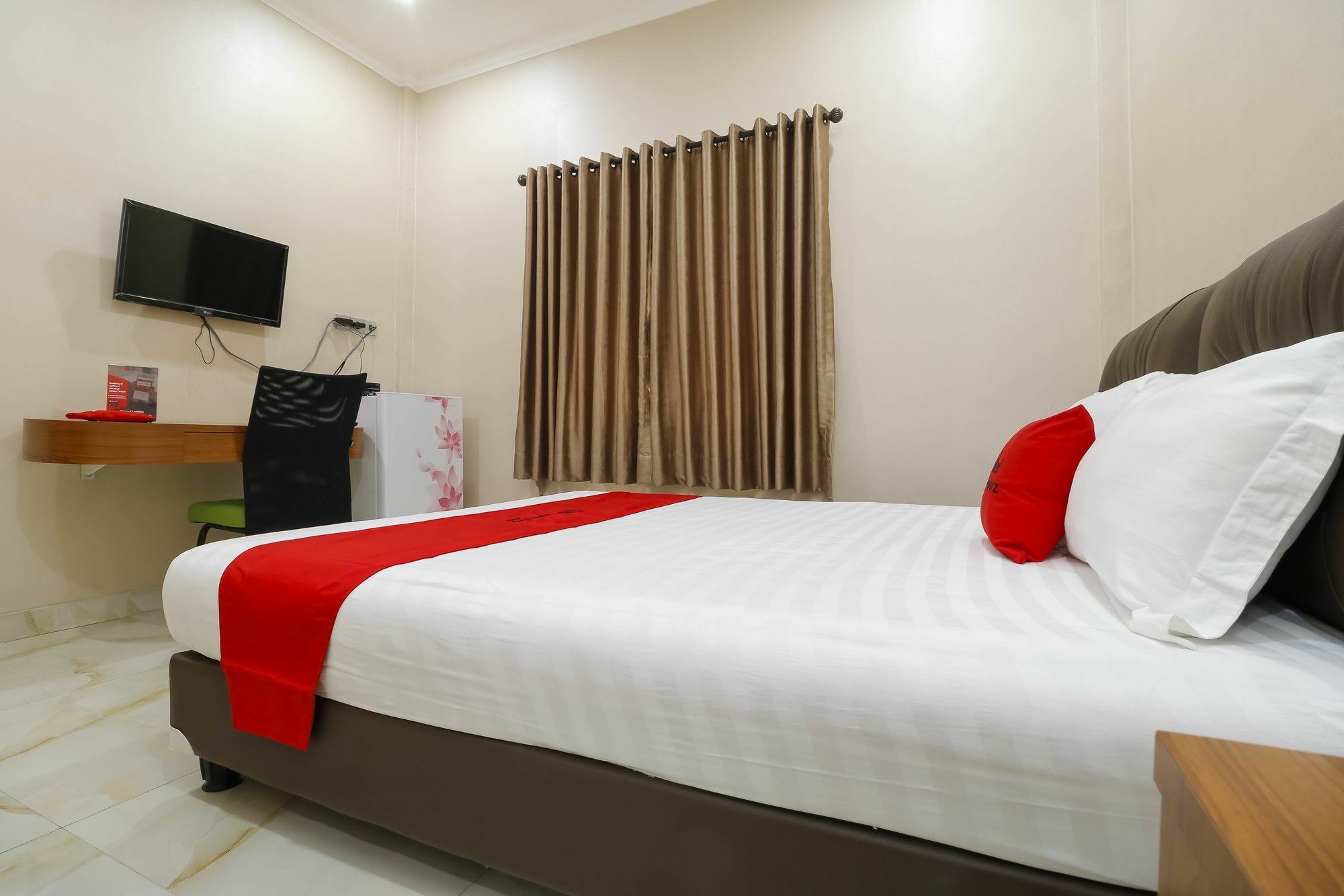 Reddoorz Syariah Near Dharmawangsa Guest house