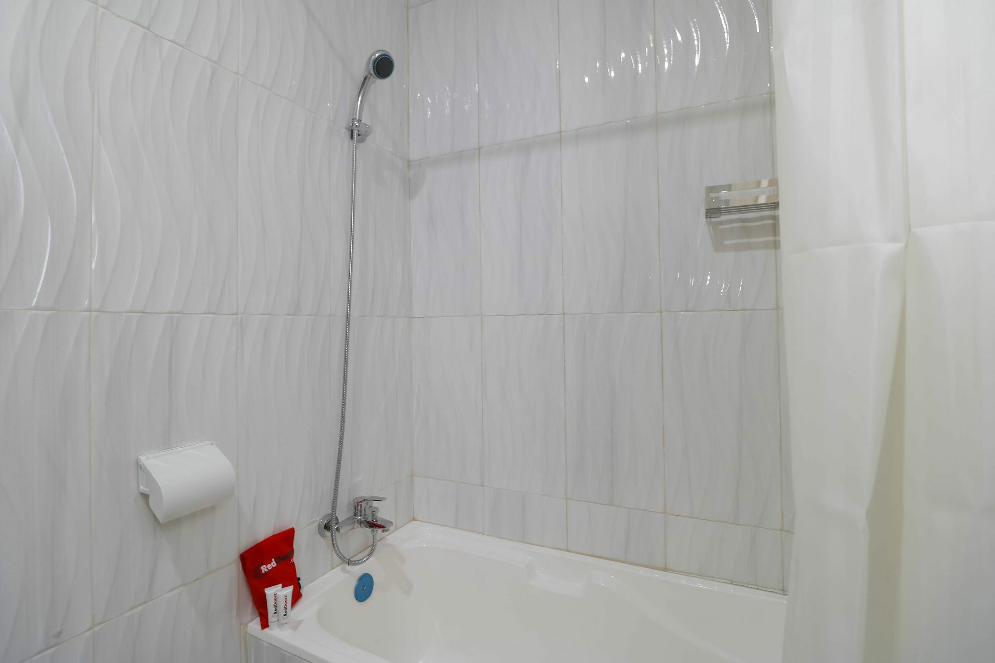 Reddoorz Syariah Near Dharmawangsa Guest house 3*