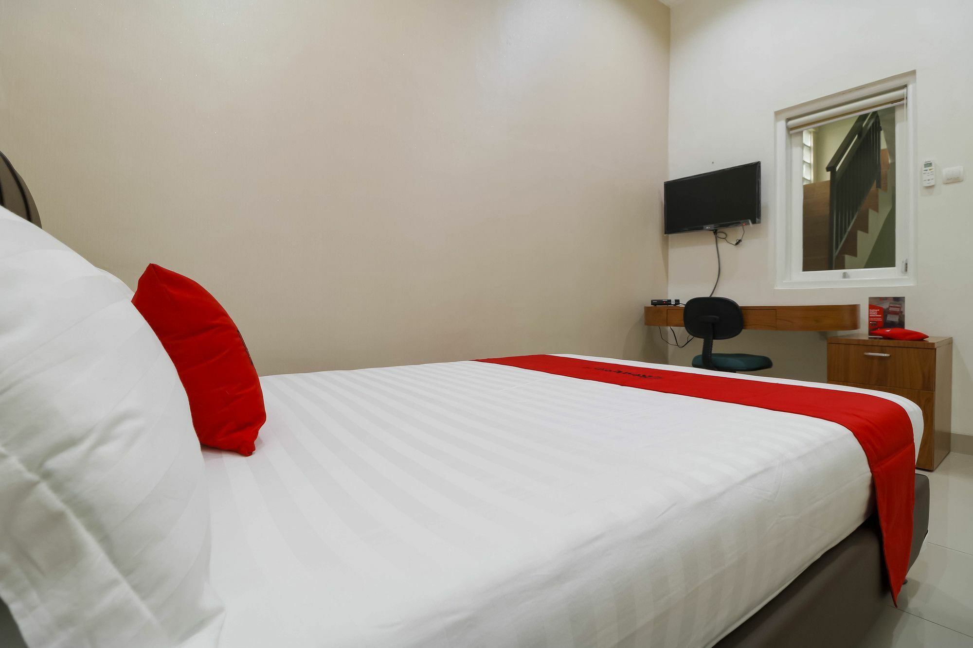 Reddoorz Syariah Near Dharmawangsa Guest house