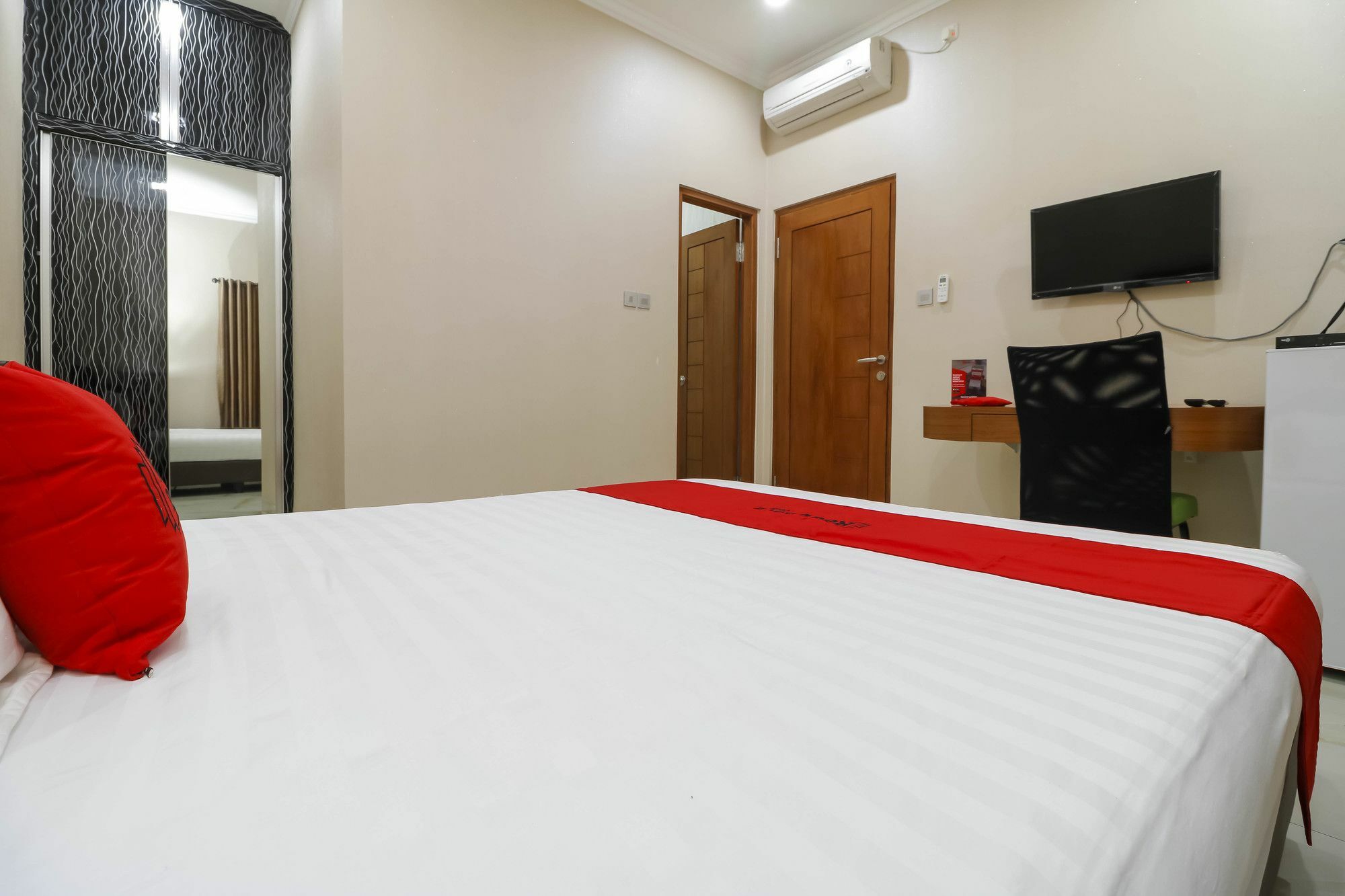 Reddoorz Syariah Near Dharmawangsa Guest house 3*