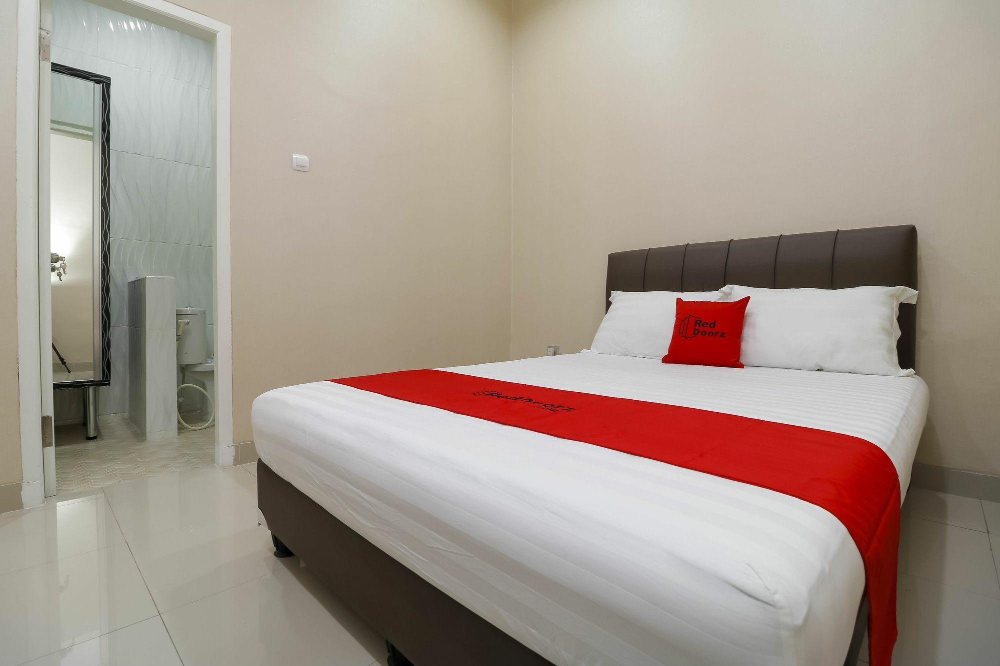 Reddoorz Syariah Near Dharmawangsa Jakarta