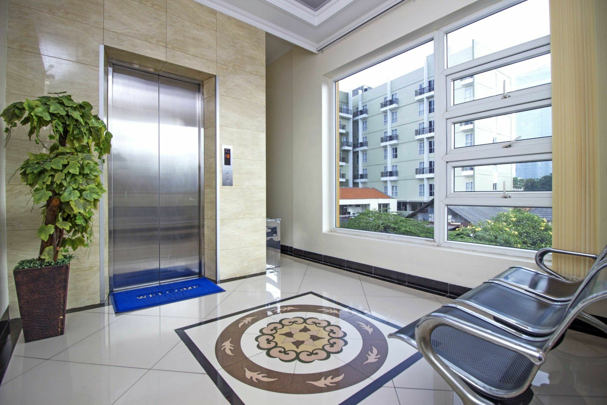 Nhà khách Reddoorz Near Itc Kuningan 2*
