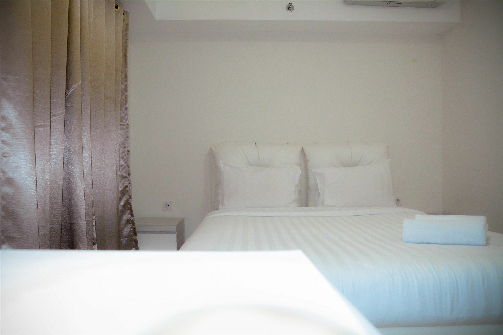 2 Bedrooms The Wave Kuningan By Travelio