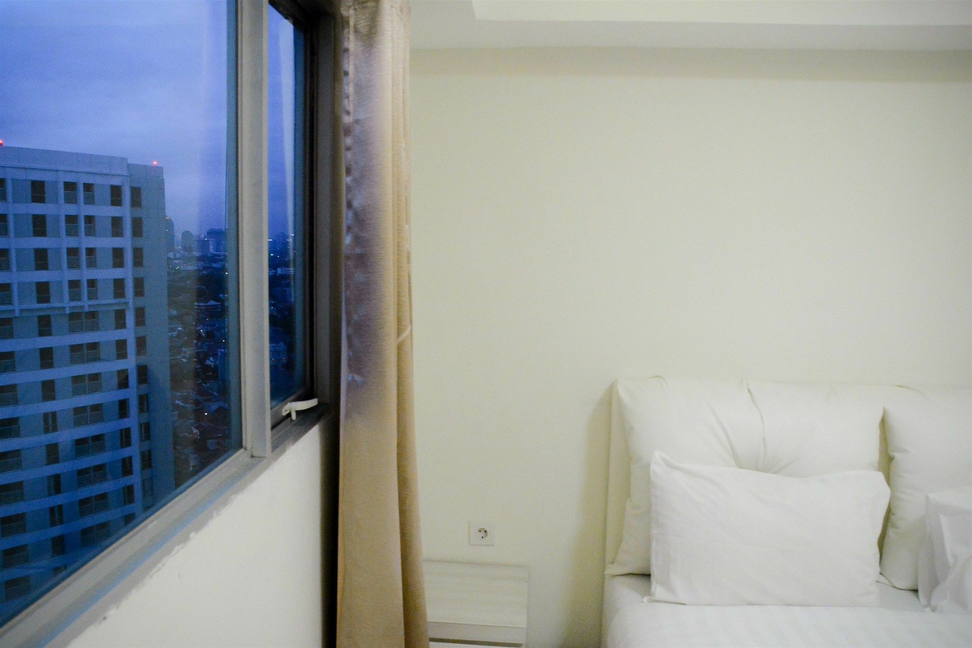 2 Bedrooms The Wave Kuningan By Travelio * Jakarta