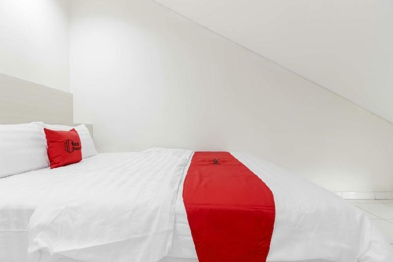 Reddoorz Near Pancoran Guest house
