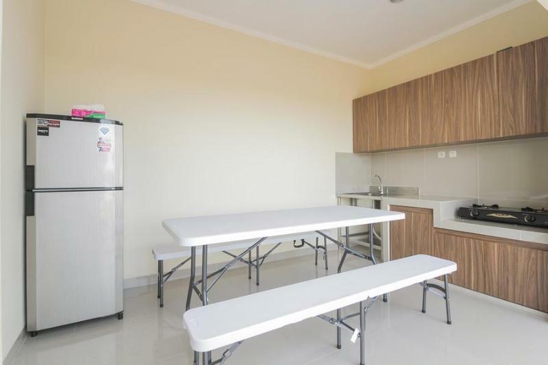 Casa de hóspedes Reddoorz Near Soekarno Hatta Airport Jacarta
