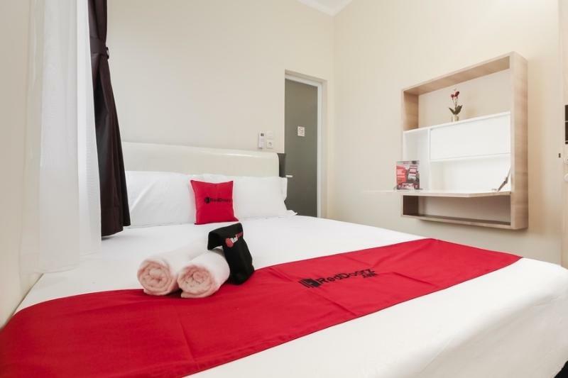Casa de hóspedes Reddoorz Near Soekarno Hatta Airport 5*