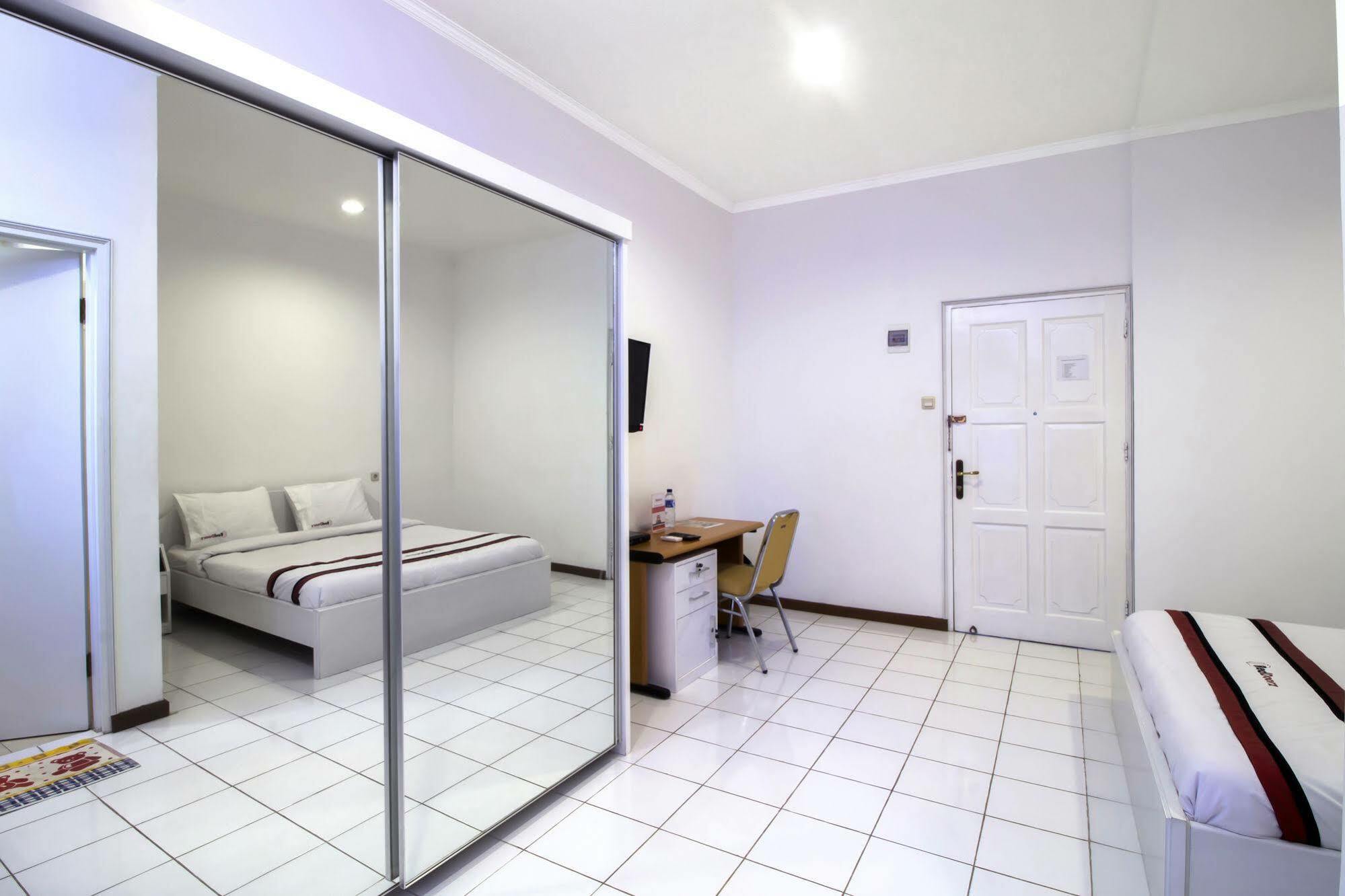Reddoorz @ Tendean Guest house Jakarta