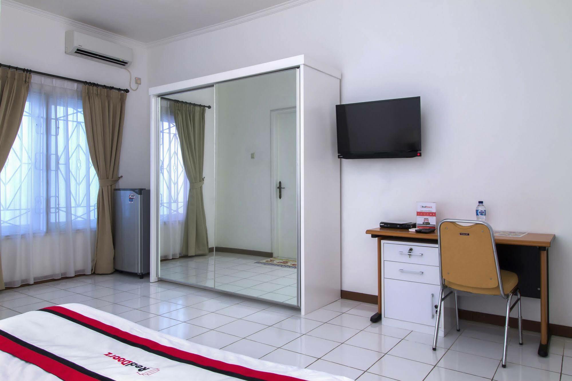 Reddoorz @ Tendean Guest house Jakarta