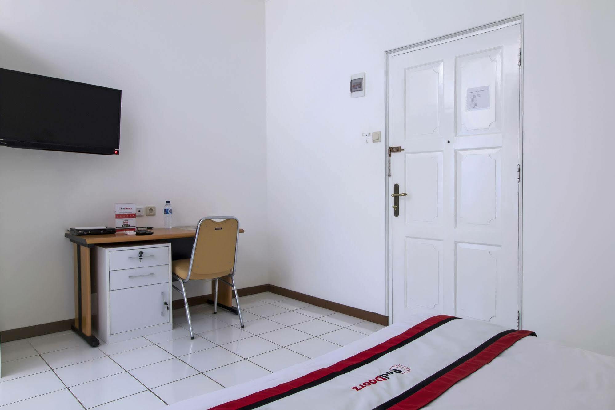 Guest house Reddoorz @ Tendean Jakarta