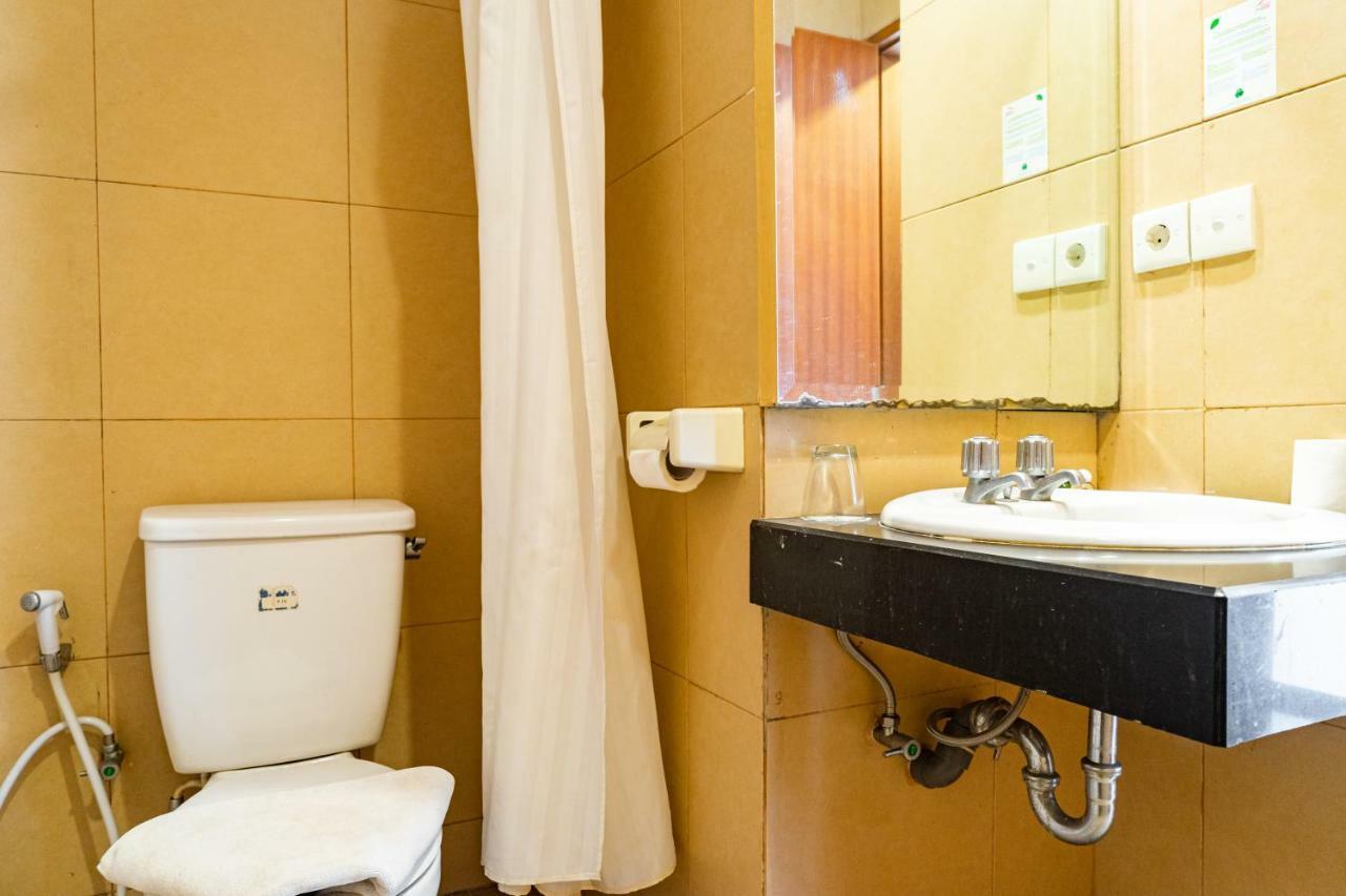 Hotel Reddoorz Near Blok M Square