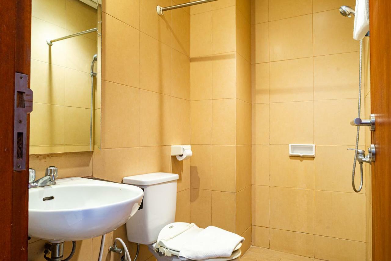 Hotel Reddoorz Near Blok M Square 3*