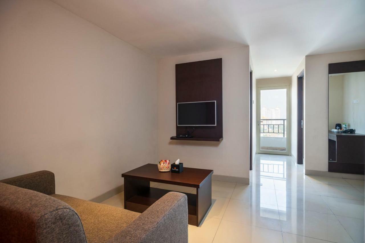 The Gloria Grogol Apartment *