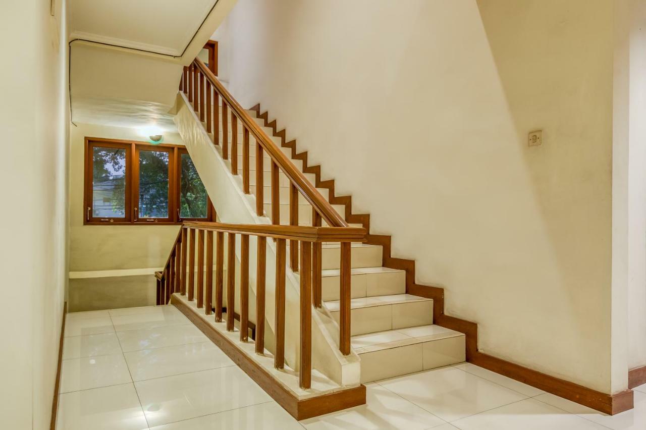 Reddoorz Near Dharmawangsa Square Guest house Jakarta