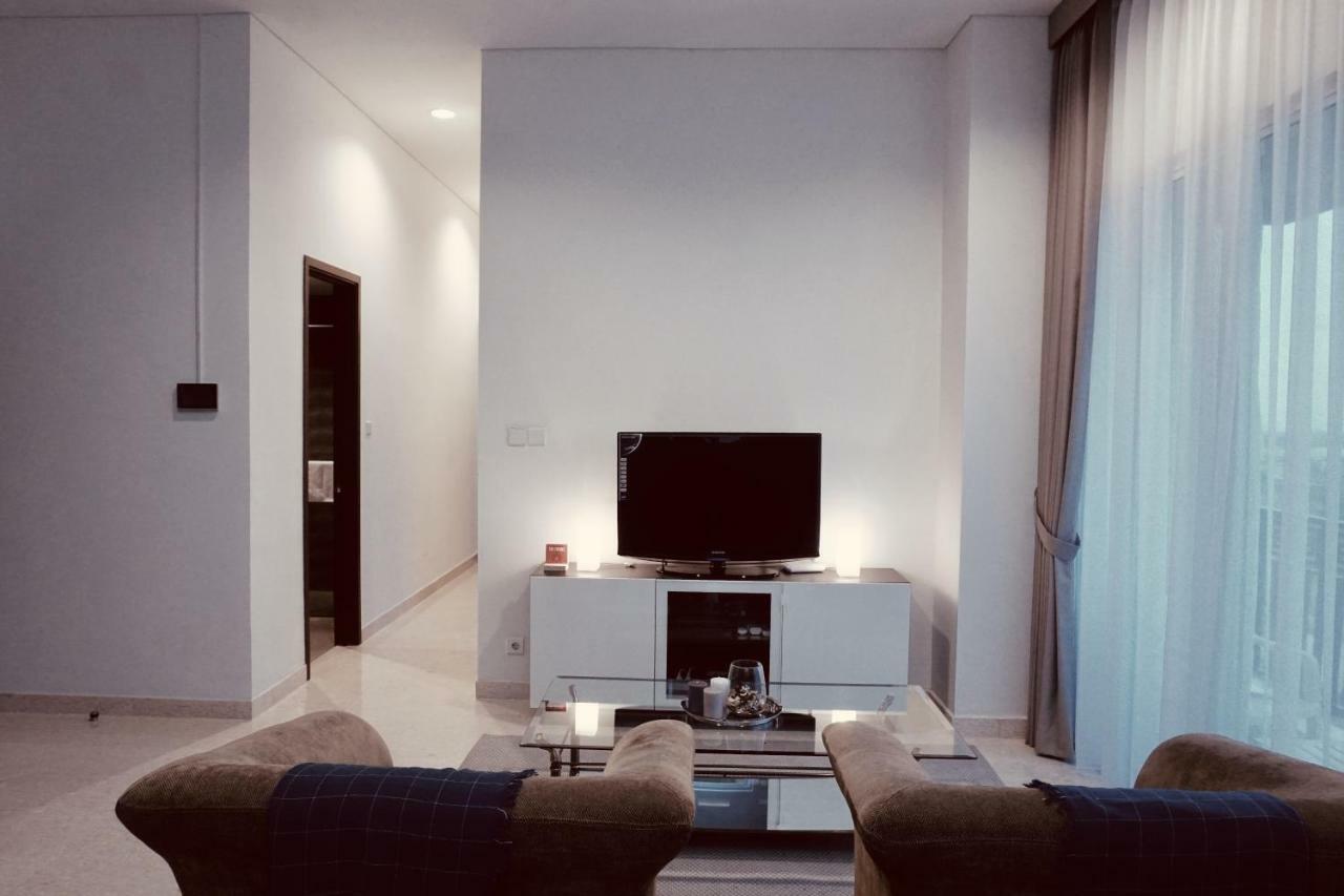 Lucky Tower 2br Floor