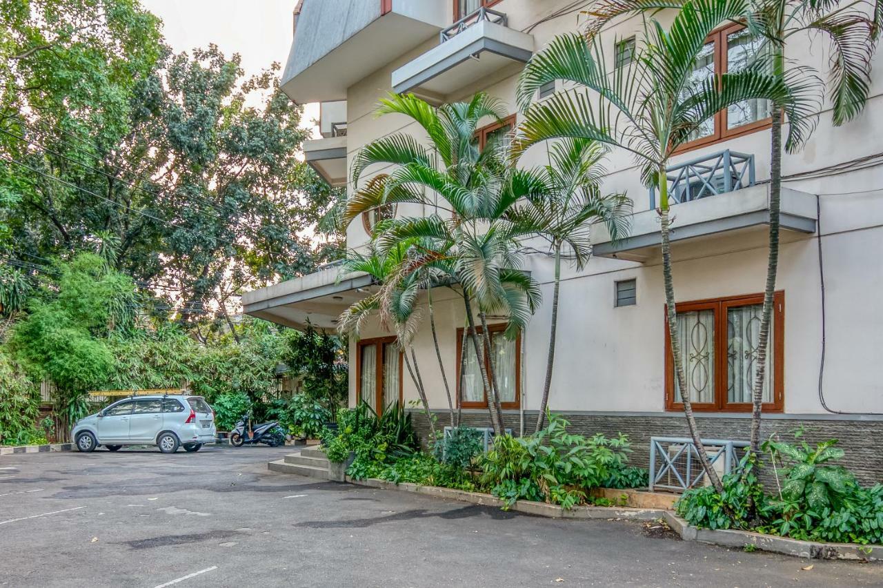 Guest house Reddoorz Near Dharmawangsa Square