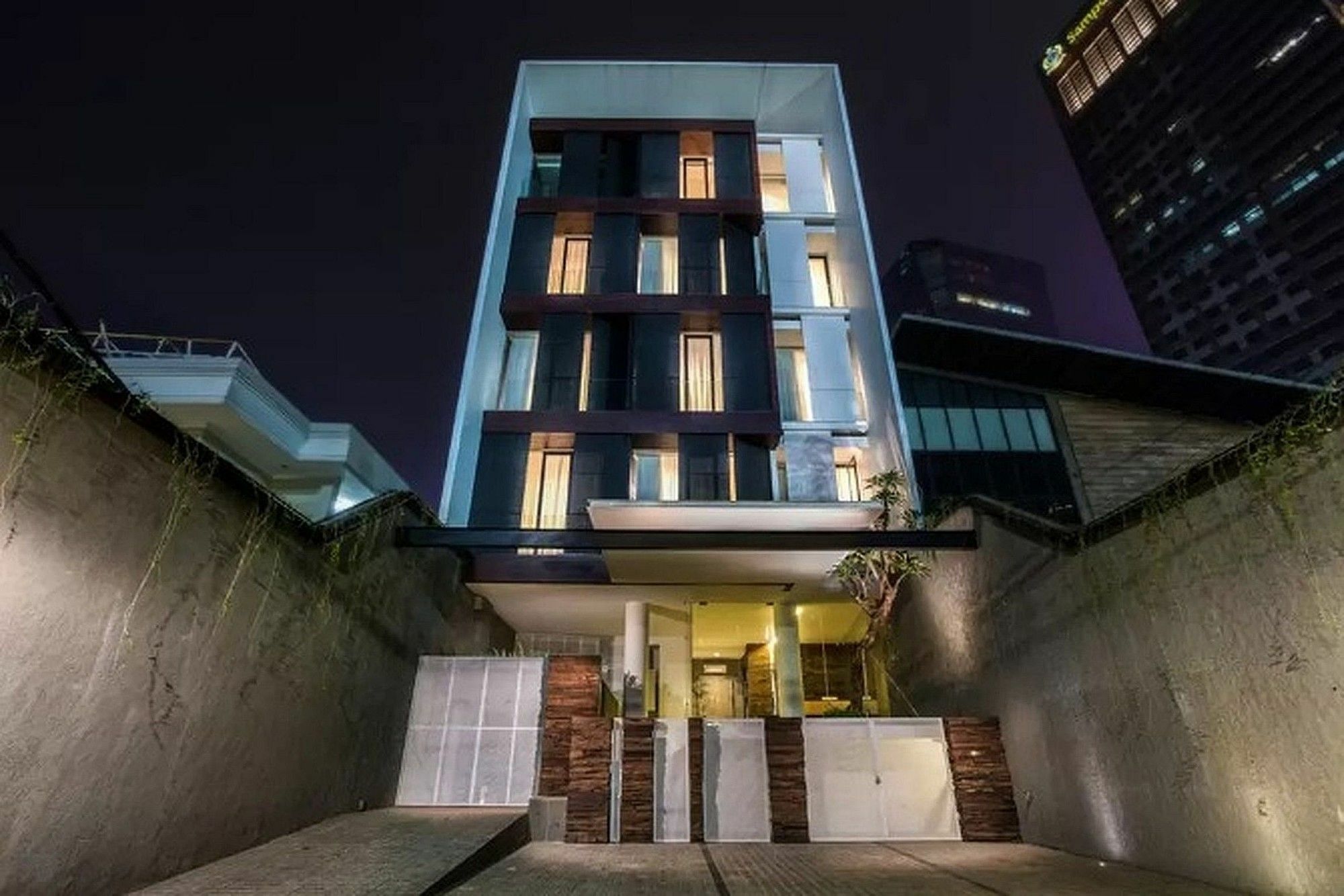 Zen Premium Sampoerna Strategic Square 2*