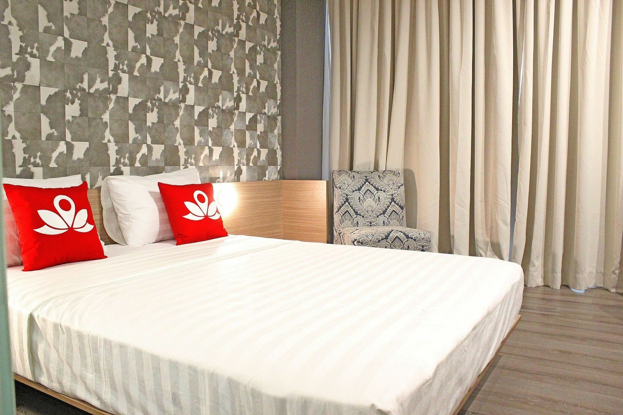 Guest house Zen Premium Sampoerna Strategic Square 2*