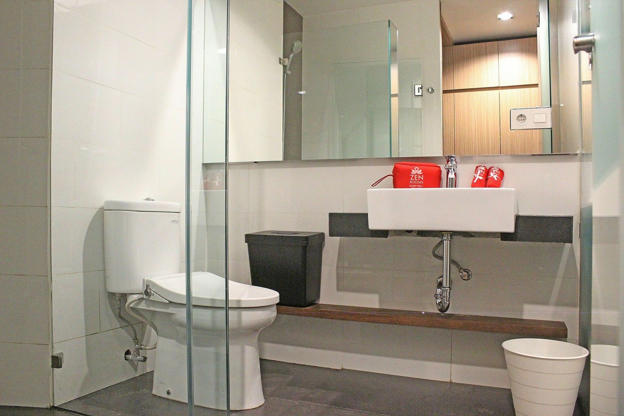 Zen Premium Sampoerna Strategic Square 2* Jakarta