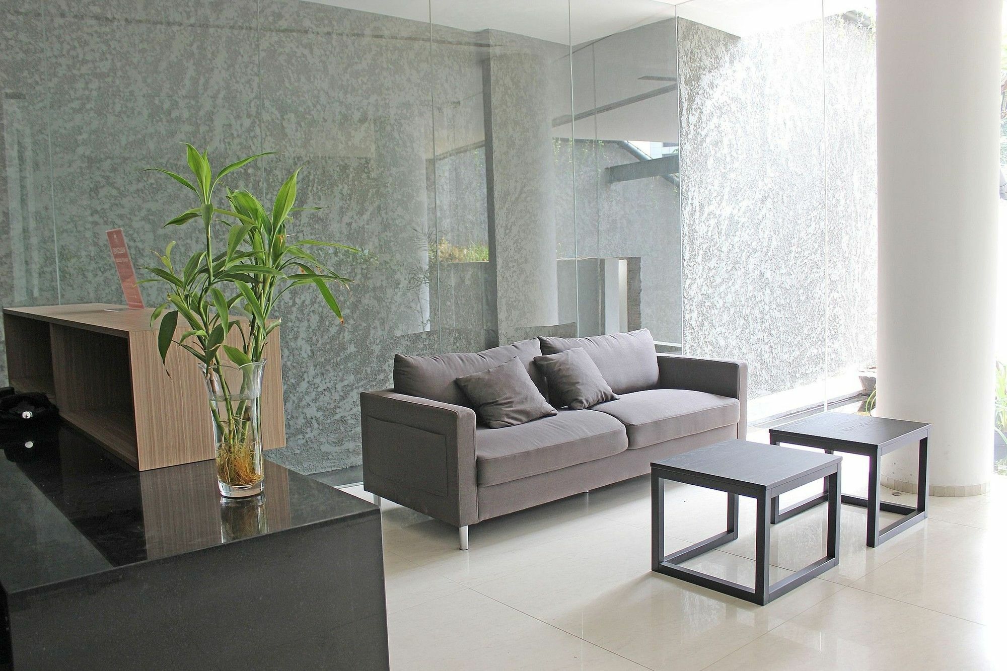 Zen Premium Sampoerna Strategic Square Guest house