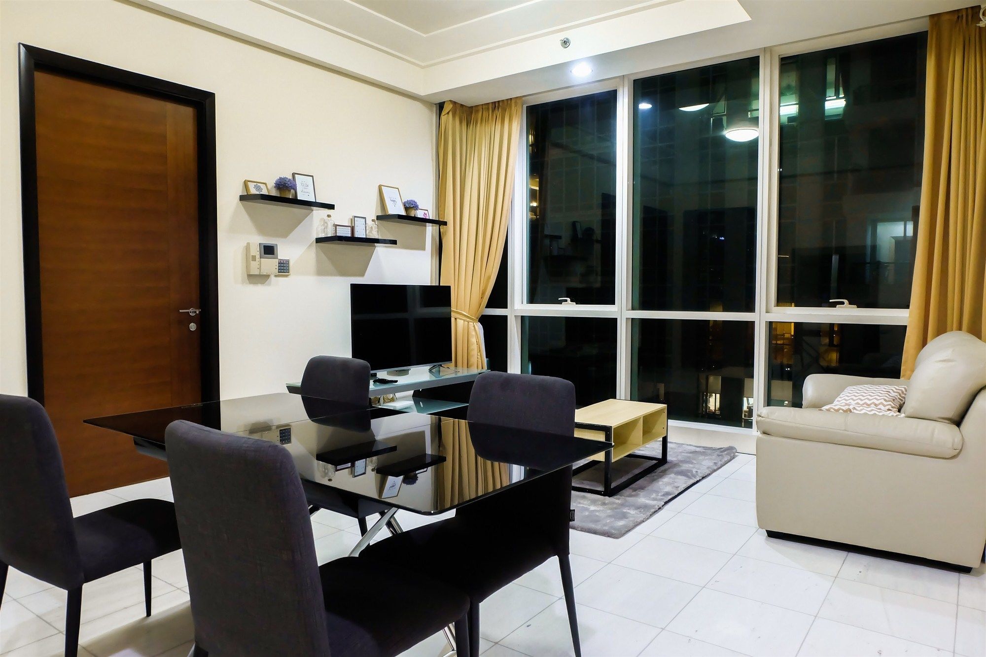 Apartment 2 Bedroom Luxury The Peak By Travelio