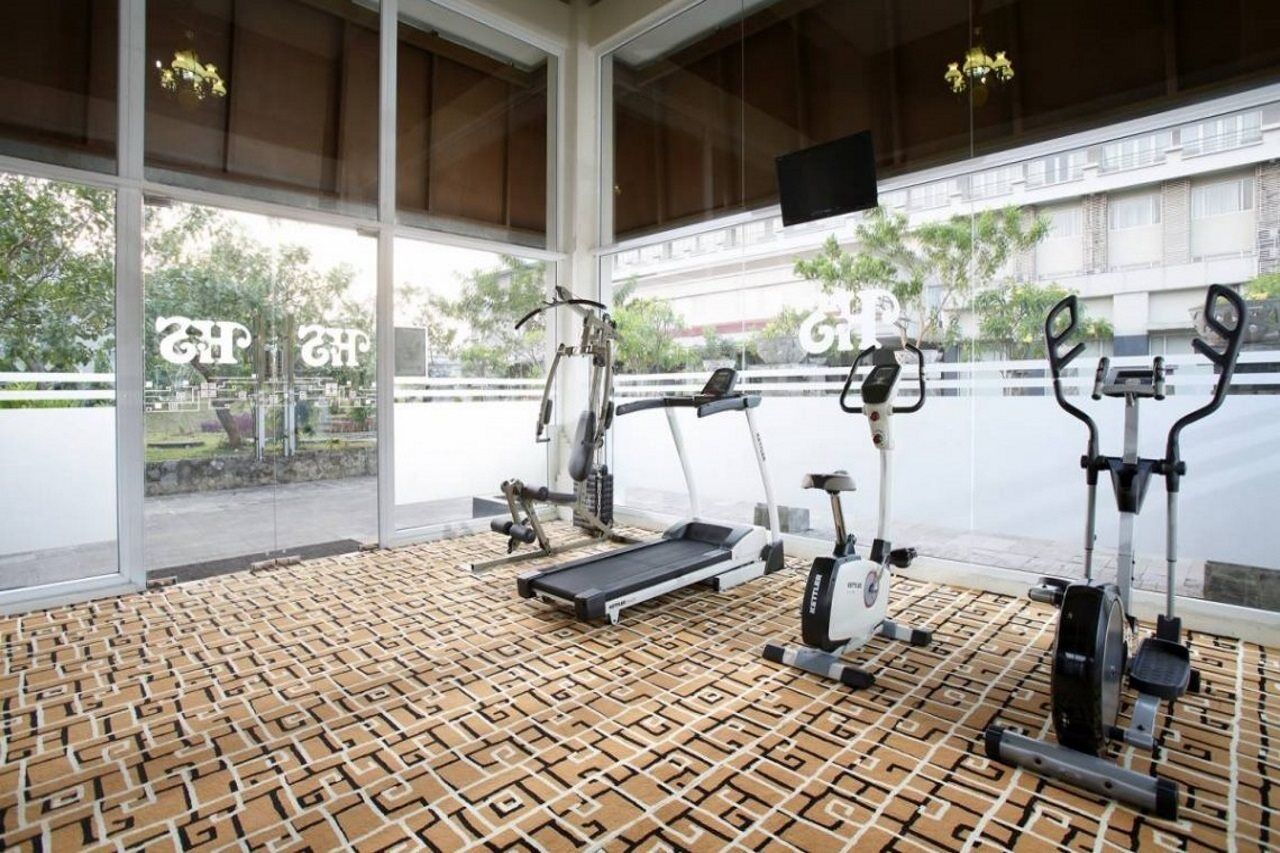 Hotel Oakwood & Taman Mini 4*
