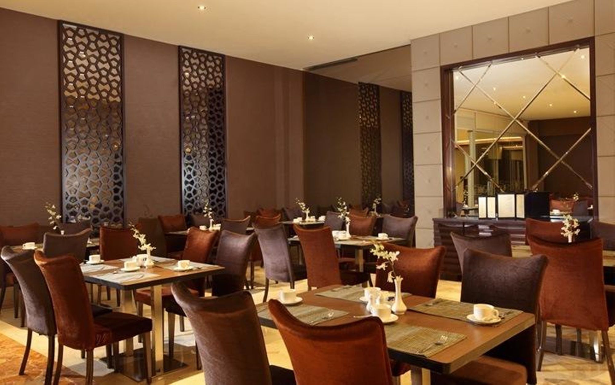 Hotel Oakwood & Taman Mini 4*